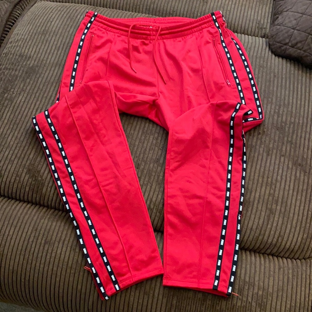 ❣️PINK Victoria’s Secret red sweatpants w/pockets